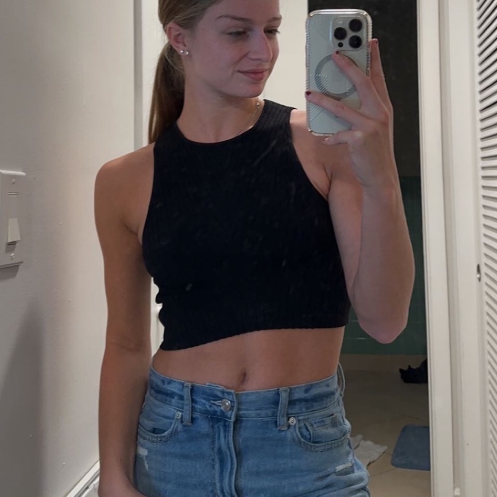 Black crop tank